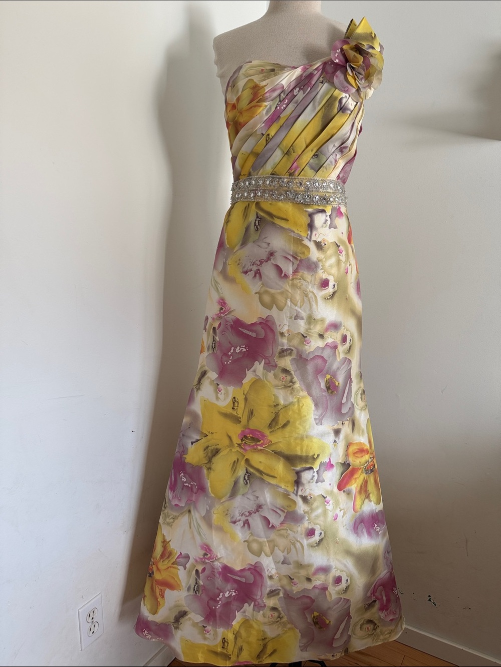 SUNAET FLORAL EVENING GOWN